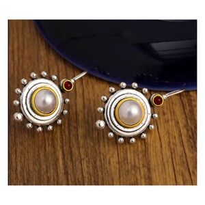 VINTAGE ROUND SHAPE FAUX PEARL EARRINGS